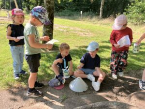 Dernière session d’école dehors pour petits